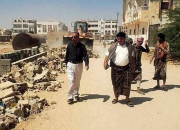 حملة ميدانية لإزالة البسط العشوائي على الخدمات العامة بعتق حملة ميدانية لإزالة البسط العشوائي على الخدمات العامة بعتق