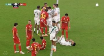 شاهد لحظة طرد زياد الجهني وردة فعله في مباراة الأهلي السعودي والقادسية شاهد لحظة طرد زياد الجهني وردة فعله في مباراة الأهلي السعودي والقادسية