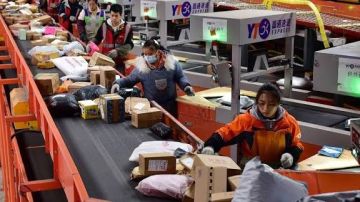 قطاع التوصيل السريع في الصين يسجل نموا مستقرا خلال يناير - اكتوبر 2025