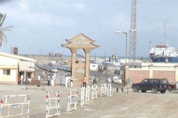 سوء الأحوال الجوية يغلق ميناء العريش البحري