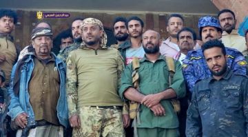 مدير أمن الضالع يستقبل الدفعة الأولى من خريجي البرنامج التأهيلي الأمني بدعم من دولة الإمارات مدير أمن الضالع يستقبل الدفعة الأولى من خريجي البرنامج التأهيلي الأمني بدعم من دولة الإمارات