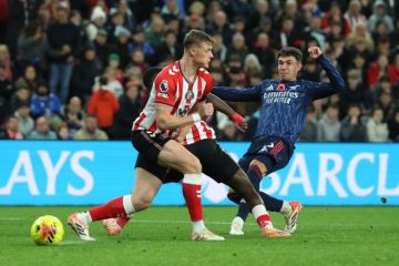 سندرلاند يوقف قطار أرسنال بتعادل مجنون