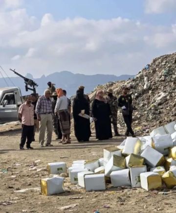 ضربة قاضية للمتلاعبين بصحة المواطنين.. نيابة التجارة بعدن تتلف أطنانا من الأغذية الفاسدة وتؤكد استمرار الحملات الرقابية