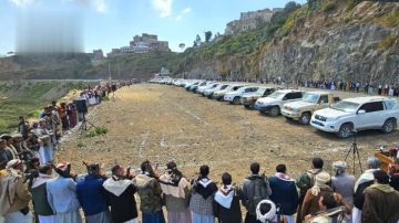 وقفة مسلحة لقبائل الجبين بريمة إعلانا للنفير في مواجهة الأعداء وقفة مسلحة لقبائل الجبين بريمة إعلانا للنفير في مواجهة الأعداء