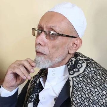 الشيخ العديني يثير الجدل بعد وصفه 11 فبراير بـ النكبة رغم كونه أحد رجالاتها