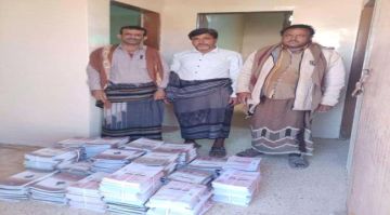 انتقالي الطلح يقدم كمية من الكتب المدرسية لإدارة مكتب التربية والتعليم بالمديرية