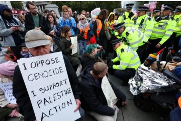 شرطة لندن تعتقل العشرات لمشاركتهم في مظاهرة لدعم منظمة مناصرة لفلسطين