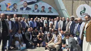 قيادة وموظفو وزارة الخارجية تزور أضرحة الشهداء الصماد والرهوي والغماري