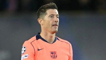 ليفاندوفسكي يفتح باب الرحيل.. وبرشلونة يترقب