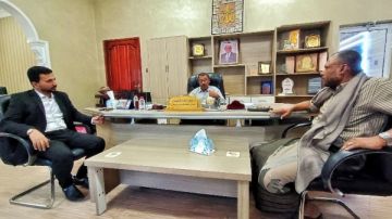 اجتماع في المهرة يناقش ملفات الطرق المتضررة