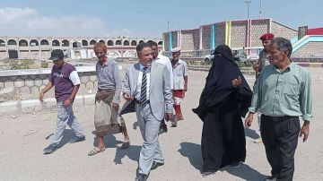 رئيس تنفيذية انتقالي أبين يتفقد ساحة الشهداء بزنجبار ويزور المسرح بعد إعادة تأهيله رئيس تنفيذية انتقالي أبين يتفقد ساحة الشهداء بزنجبار ويزور المسرح بعد إعادة تأهيله