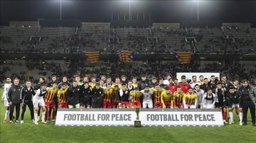 أجواء تضامنية بمشاعر عاطفية مع فلسطين في مباراة ودية أمام كاتالونيا