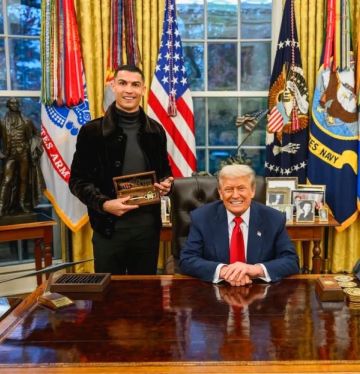 رونالدو في واشنطن قراءة في أبعاد لقاء الأسطورة البرتغالية بالرئيس الأمريكي