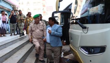 عدن.. لجنة فنية وزارية للتفتيش على حافلات النقل الجماعي عدن.. لجنة فنية وزارية للتفتيش على حافلات النقل الجماعي