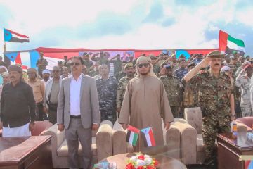 محافظ سقطرى يشهد حفل تخرج منتسبي الشرطة والقوات الخاصة من الدورة التدريبية العسكرية