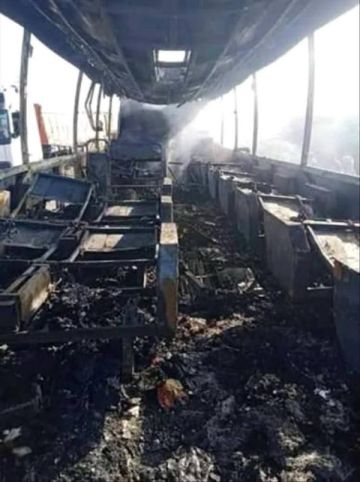 مقتل 17 شخصا وإصابة 7 آخرين في حادث مأساوي لحافلة نقل جماعي بأبين مقتل 17 شخصا وإصابة 7 آخرين في حادث مأساوي لحافلة نقل جماعي بأبين