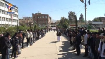 أمانة العاصمة.. وقفة في مديرية الوحدة تأكيدا للجهوزية في مواجهة الأعداء أمانة العاصمة.. وقفة في مديرية الوحدة تأكيدا للجهوزية في مواجهة الأعداء