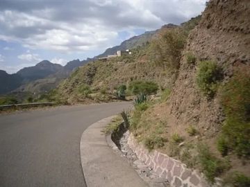 انشاء أنفاق ومخازن أسلحة حوثية في إب