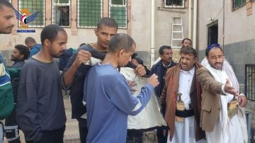 توزيع ملابس شتوية لنزلاء مركز الرأفة للحالات النفسية بأمانة العاصمة توزيع ملابس شتوية لنزلاء مركز الرأفة للحالات النفسية بأمانة العاصمة