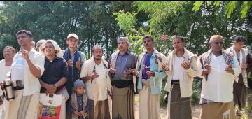 قيادات مديرية المنصورية بالحديدة تزور معرض وروضة الشهداء