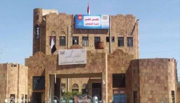 تعز : صحفي يتهم السلطة المحلية في الشمايتين بملاحقته بسبب كشفه قضايا فساد تعز : صحفي يتهم السلطة المحلية في الشمايتين بملاحقته بسبب كشفه قضايا فساد