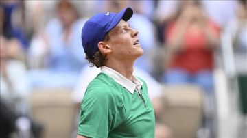 سينر يتأهل لنهائي البطولة الختامية للاعبين المحترفين للتنس سينر يتأهل لنهائي البطولة الختامية للاعبين المحترفين للتنس