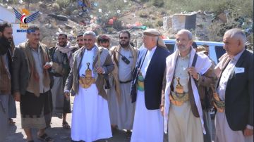 صلاح والشغدري يطلعان على أحوال المرابطين في منطقة الحقب بالضالع صلاح والشغدري يطلعان على أحوال المرابطين في منطقة الحقب بالضالع