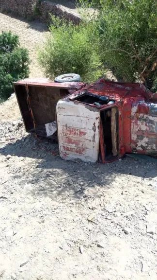 وفاة طفل في حادث انقلاب سيارة في نقيل هيجة العوذير بتعز