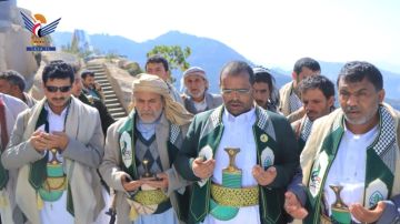 صعدة.. تدشين فعاليات وأنشطة الذكرى السنوية للشهيد بزيارة مقام الشهيد القائد صعدة.. تدشين فعاليات وأنشطة الذكرى السنوية للشهيد بزيارة مقام الشهيد القائد