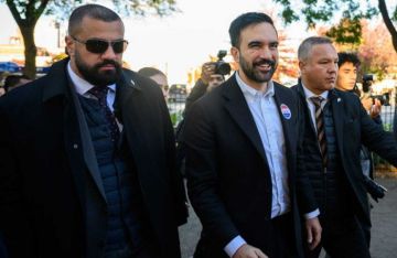 عمدة نيويورك يشيد بمصر خلال زيارة لمتجر عربي