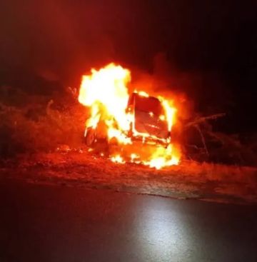 حريق هائل يلتهم باص ركاب محملا بمبالغ مالية ضخمة