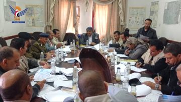 لجنة حوض صنعاء المائي تناقش طلبات حفر وتعميق آبار مياه جديدة ومؤجلة لجنة حوض صنعاء المائي تناقش طلبات حفر وتعميق آبار مياه جديدة ومؤجلة