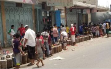 تصاعد أزمة الغاز في تعز.. اتهامات بنهب حصص المواطنين