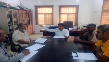 استعراض تقني لخبير في مجال الذكاء الاصطناعي داخل منشأة شركة النفط عدن