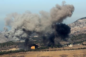 الاحتلال الإسرائيلي يكثف هجماته العدوانية على جنوب لبنان الاحتلال الإسرائيلي يكثف هجماته العدوانية على جنوب لبنان