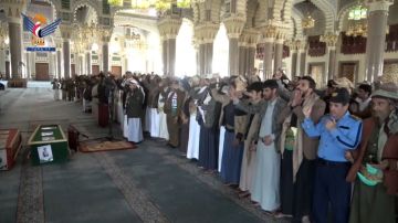 تشييع جثمان الشهيد عبدالله سبيعيان من أبناء وادي عبيدة بمأرب تشييع جثمان الشهيد عبدالله سبيعيان من أبناء وادي عبيدة بمأرب