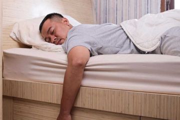 دراسة : وضعيات نوم معينة تخلق مشكلات خطيرة على العمود الفقري