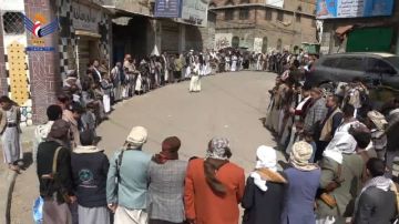 أبناء محافظة صنعاء يؤكدون استمرار التعبئة في مواجهة الأعداء والوفاء لدماء الشهداء أبناء محافظة صنعاء يؤكدون استمرار التعبئة في مواجهة الأعداء والوفاء لدماء الشهداء