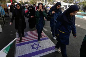 إيران تفكك شبكة تجسس مرتبطة بأمريكا وإسرائيل