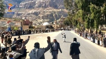 المحويت.. وقفة قبلية بمديرية شبام كوكبان وفاء لدماء الشهداء