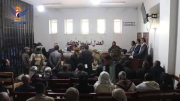 مليشيا الحوثي تنصب محامين لـ12 مختطفا تحاكمهم بتهمة التجسس وتمنع 9 آخرين من ذلك مليشيا الحوثي تنصب محامين لـ12 مختطفا تحاكمهم بتهمة التجسس وتمنع 9 آخرين من ذلك