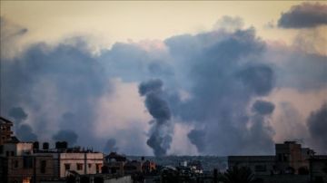 الجيش الإسرائيلي ينفذ عمليات نسف لمبان سكنية شرقي مدينة غزة الجيش الإسرائيلي ينفذ عمليات نسف لمبان سكنية شرقي مدينة غزة