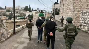 العدو الاسرائيلي يشن حملة اعتقالات ومداهمات في الضفة الغربية العدو الاسرائيلي يشن حملة اعتقالات ومداهمات في الضفة الغربية