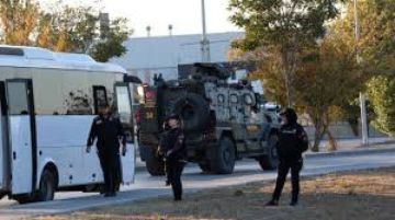 فرنسا تعتقل 4 منهم روسيان للاشتباه في التجسس فرنسا تعتقل 4 منهم روسيان للاشتباه في التجسس