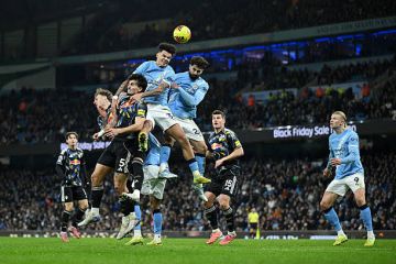 مانشستر سيتي يفوز على ليدز يونايتد 3-2 في الدوري الإنجليزي