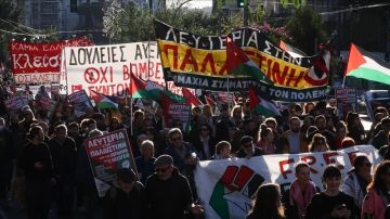 مظاهرة في أثينا للمطالبة بوقف العدوان الإسرائيلي على الفلسطينيين مظاهرة في أثينا للمطالبة بوقف العدوان الإسرائيلي على الفلسطينيين