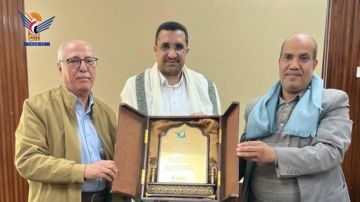 جمعية حماية المستهلك تكرم وزير الاتصالات وتقنية المعلومات جمعية حماية المستهلك تكرم وزير الاتصالات وتقنية المعلومات