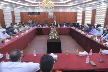 سلطات المهرة تطالب بإبقاء ميناء نشطون مفتوحا أمام الحركة التجارية 