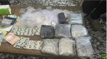 مداهمة أمنية ناجحة في قلب كريتر.. القبض على شبكة ترويج مخدرات كانت تتخذ من شارع عام مقرا لها