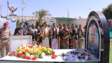 منتسبو فرع هيئة الأراضي بأمانة العاصمة يزورون أضرحة الصماد والرهوي والغماري